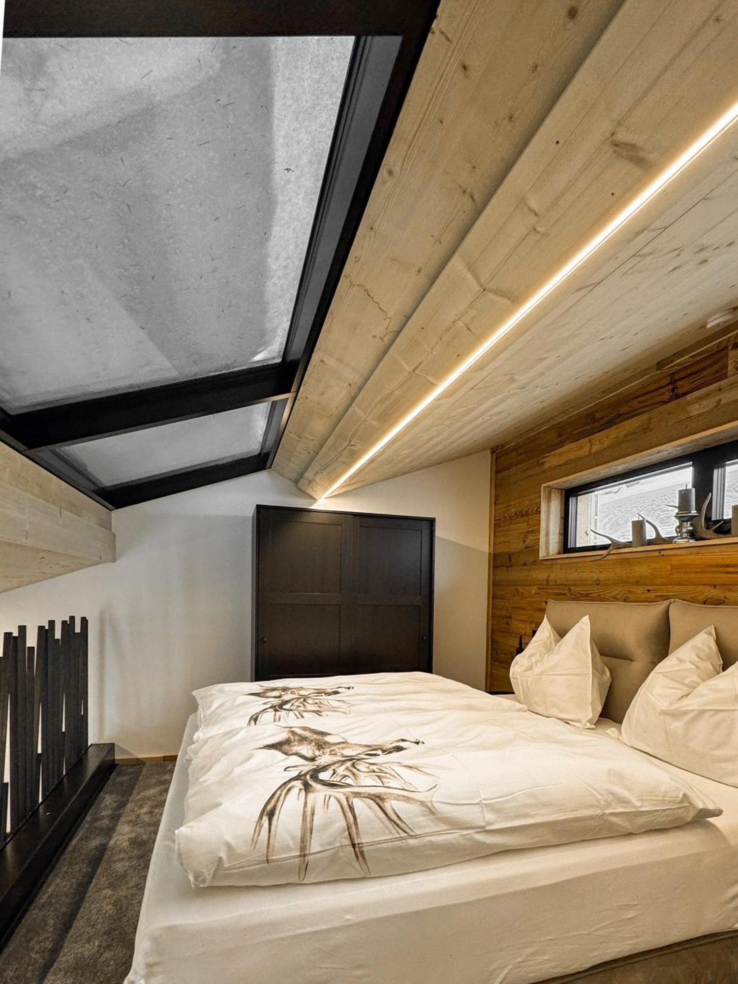Peer Alm Hotel Navis Exterior photo