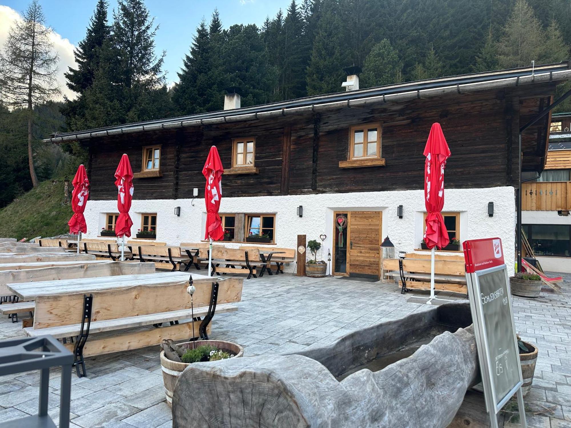 Peer Alm Hotel Navis Exterior photo
