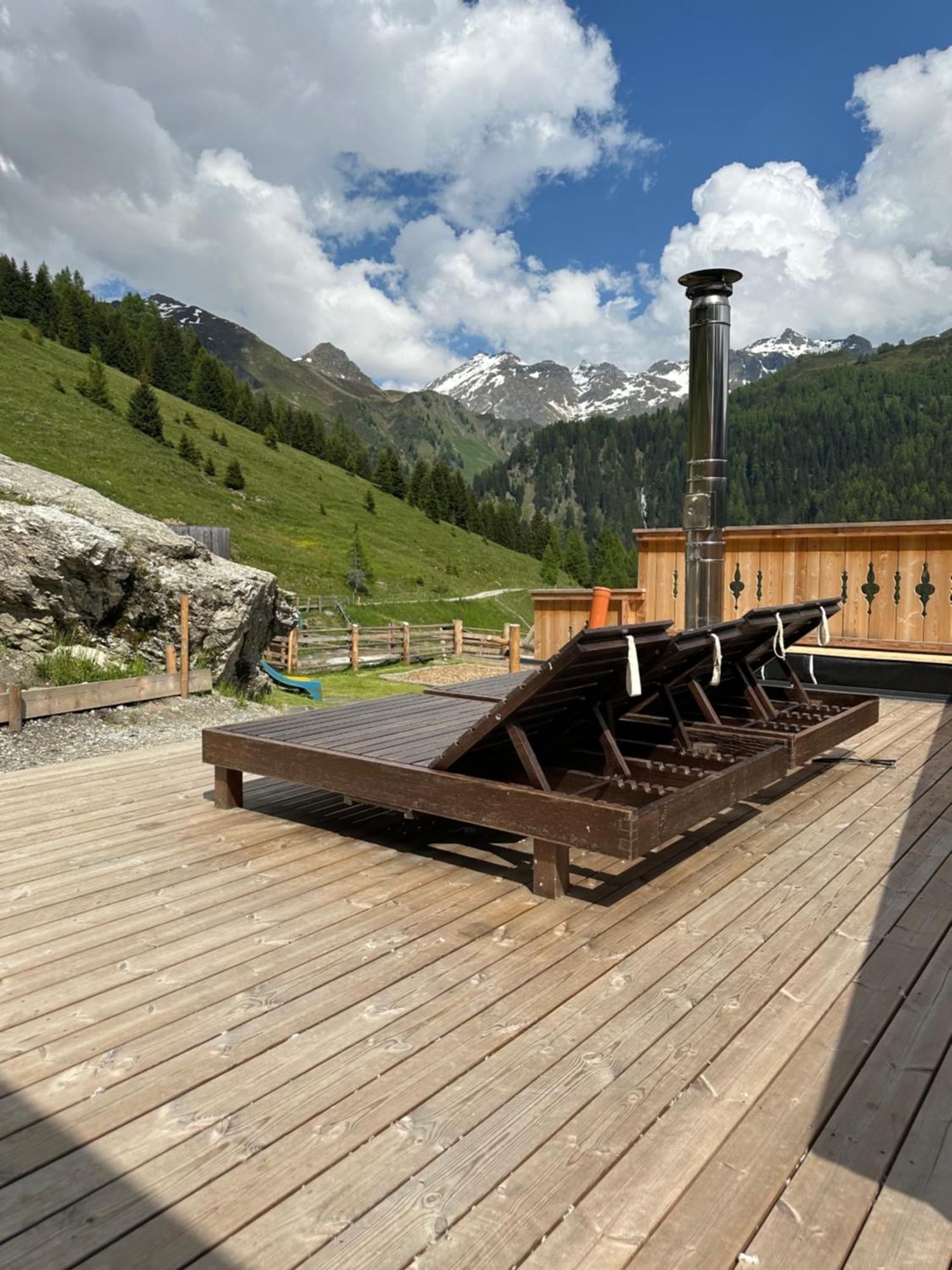Peer Alm Hotel Navis Exterior photo