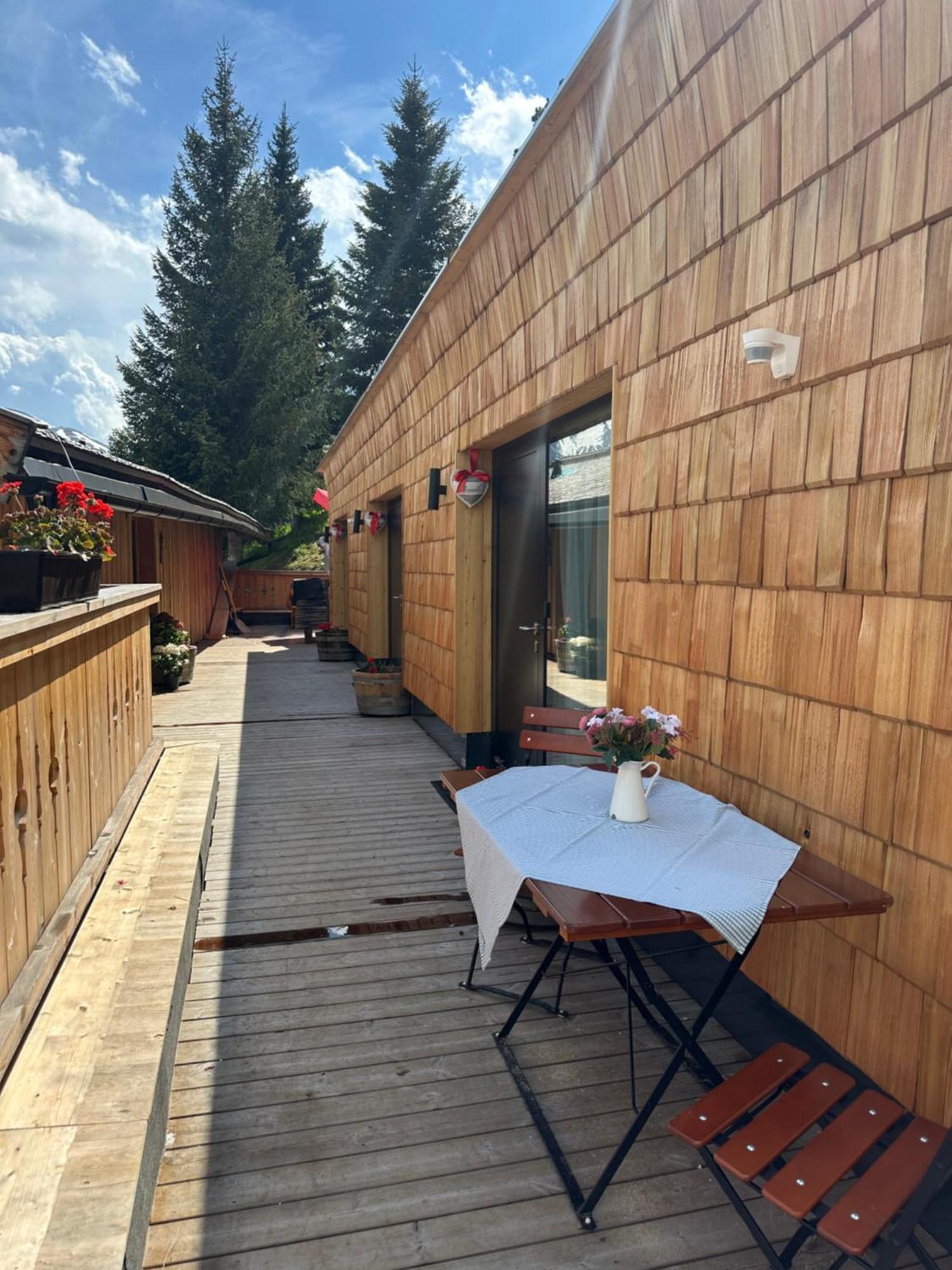 Peer Alm Hotel Navis Exterior photo